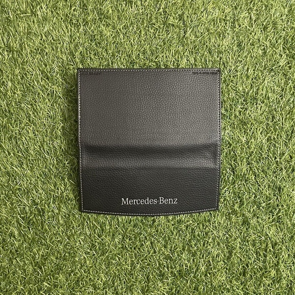 2021 Mercedes-Benz CLA 250 Owners Manual (CLA250 4MATIC, CLA250 Base 2.0L) - Picture 12 of 13